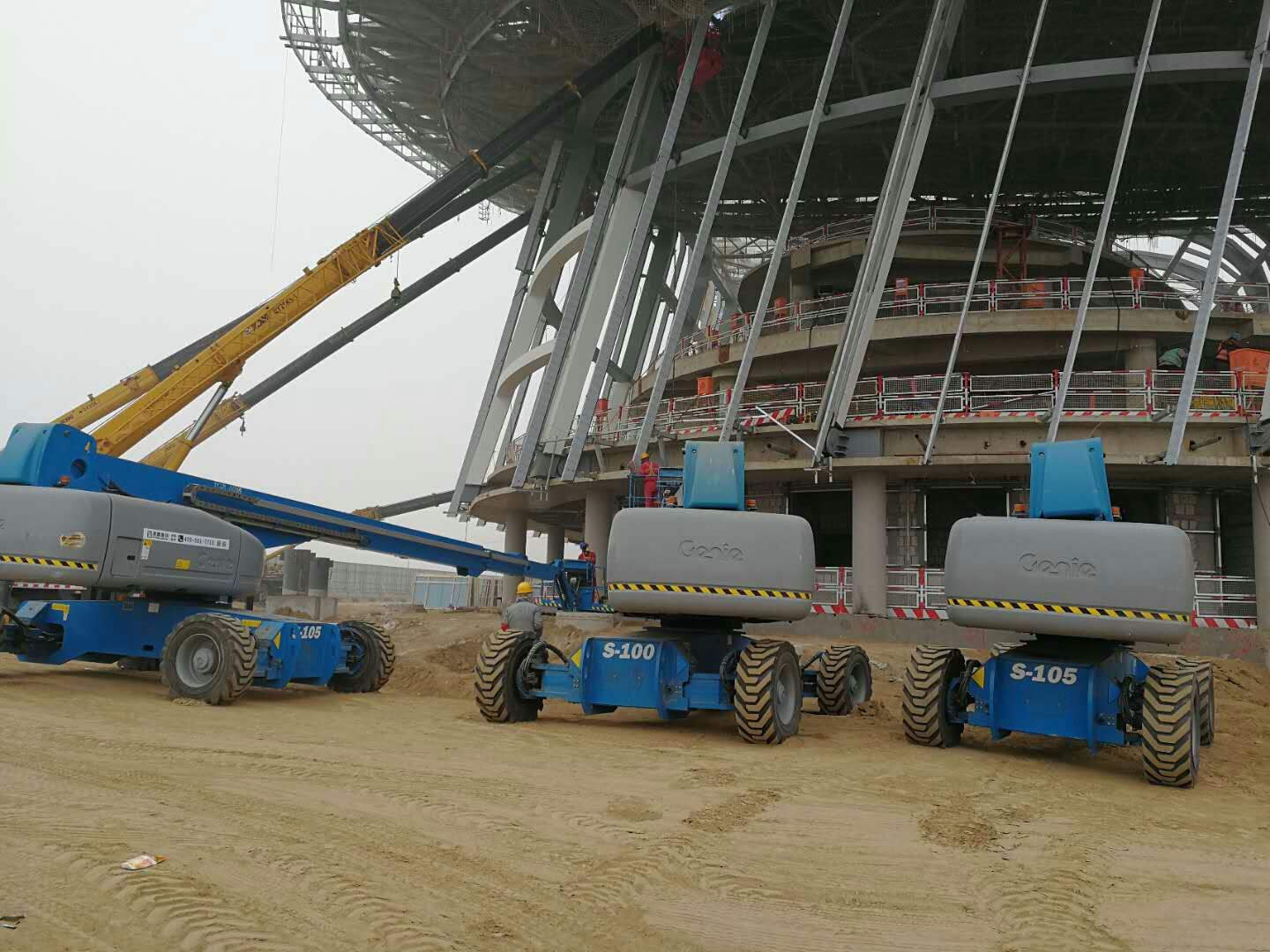 直臂式高空作業(yè)平臺 直臂式高空作業(yè)平臺